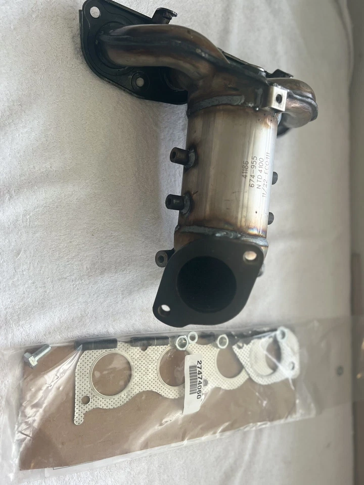 Colector de escape Dorman 674-955 compatible con Kia y Hyundai Foto 4 de 4