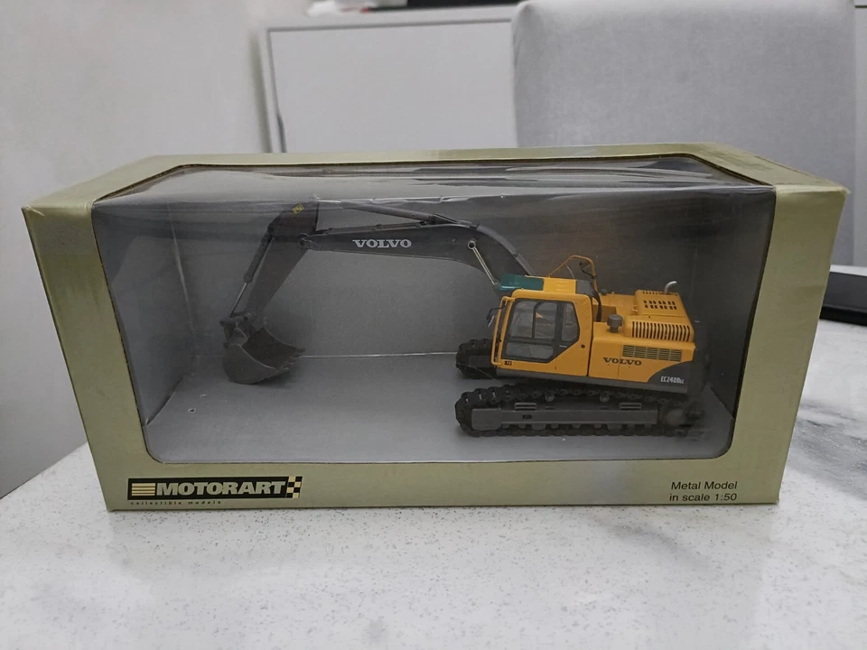 Escavatore Volvo Motorart Scala 1:50 - Immagine 3 di 4