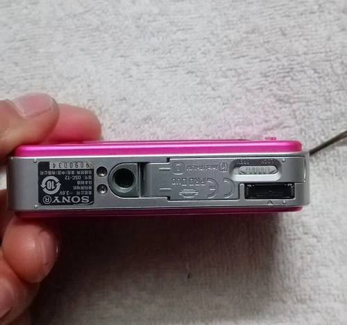 SONY Cyber-shot DSC-T2 8.1MP Vintage Digital Camera Pink 90% new - Picture 6 of 9