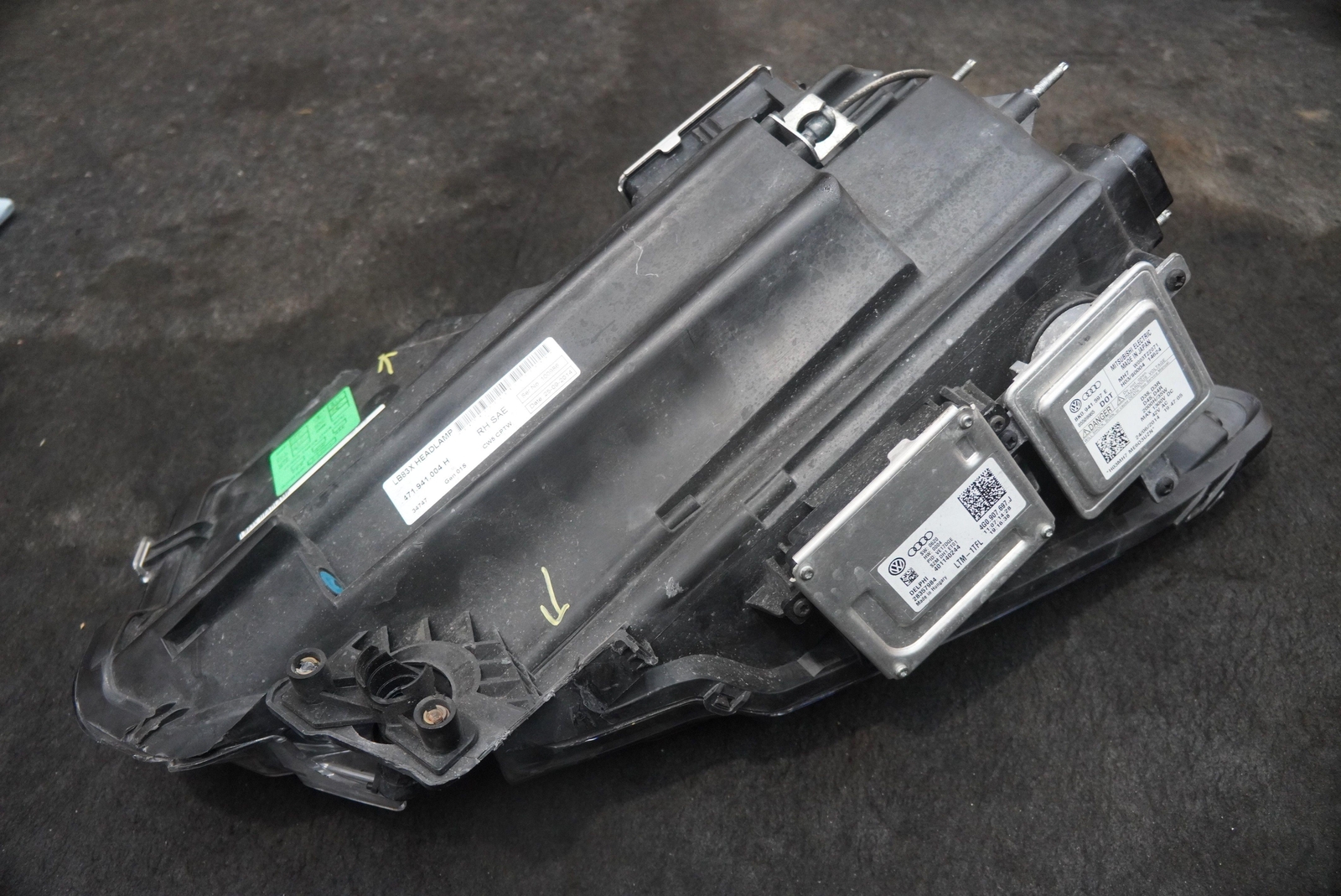 *Right Passenger Headlight Headlamp 471941004H Lamborghini Aventador 2015 *Note