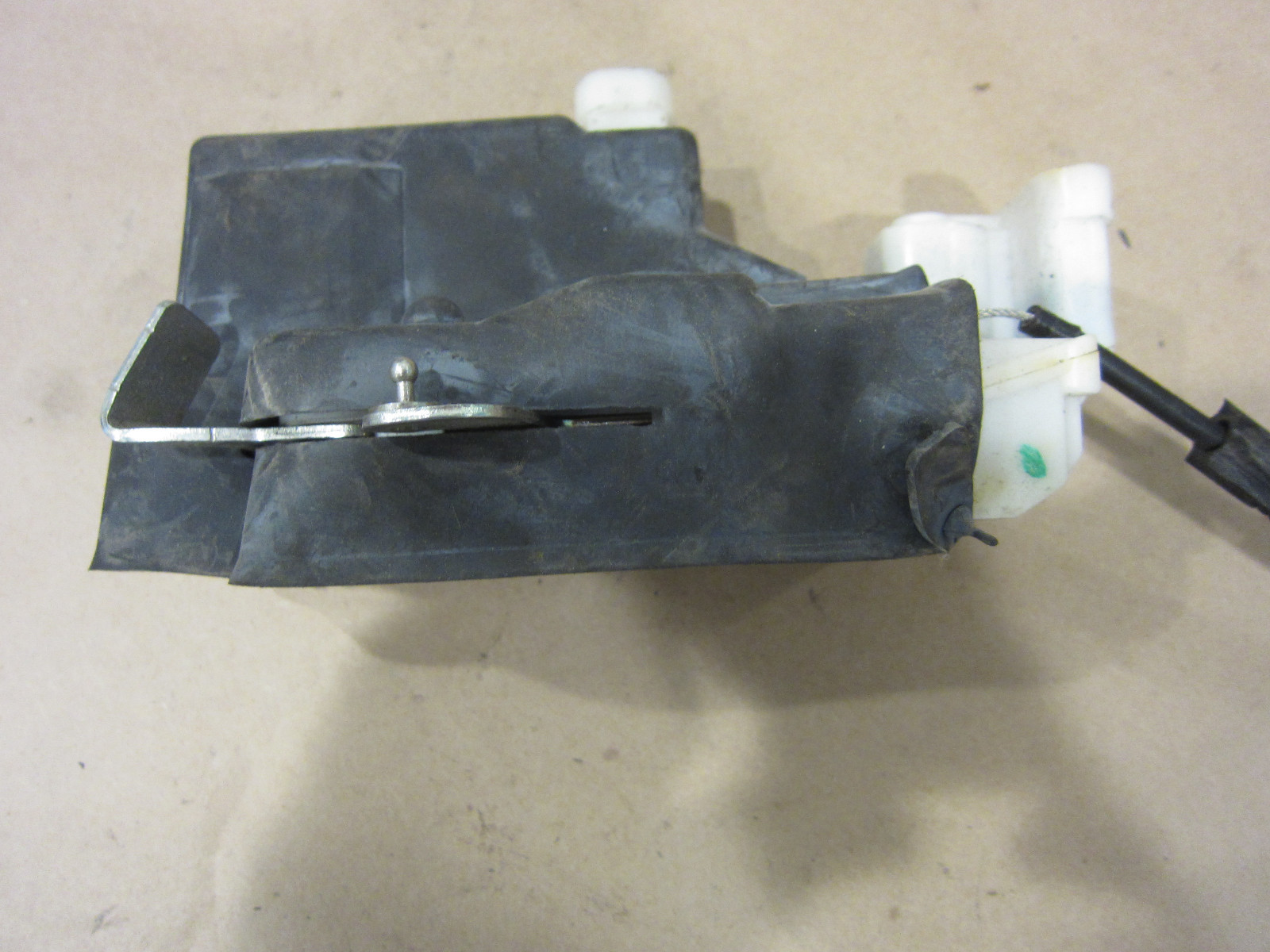 Maserati Quattroporte. RH Rear Door Lock. Part# 68206200