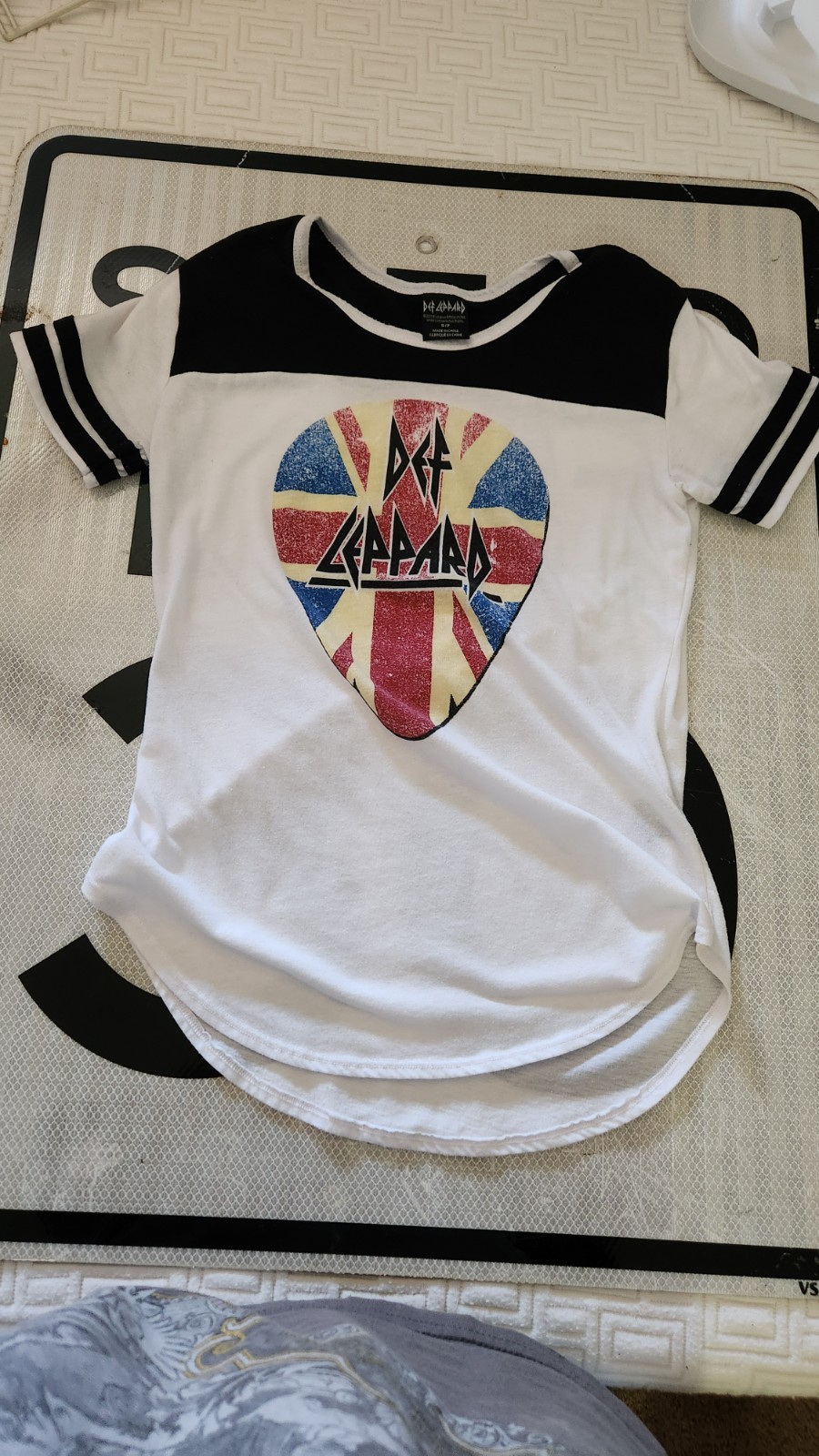 Def Leppard Women's Graphic T-Shirt White Black Short Sleeve Size S