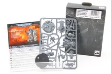 Warhammer 40K Space Marines Captain with Relic Shield