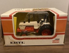 New Ertl Diecast tractor 1/32 scale IH Case 1690 open cab tractor white/orange