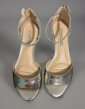 BADGLEY MISCHKA Size 6 gold metallic Strappy Ankle wedge Sandal Hoco Prom Bride