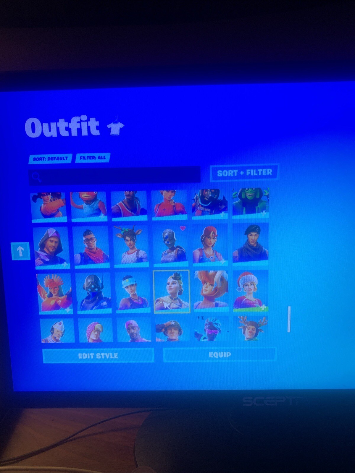 Fornite og skins 200+ Skins CASHAP/WILL SELL FOR 300 DON’T BUY ON EBAY