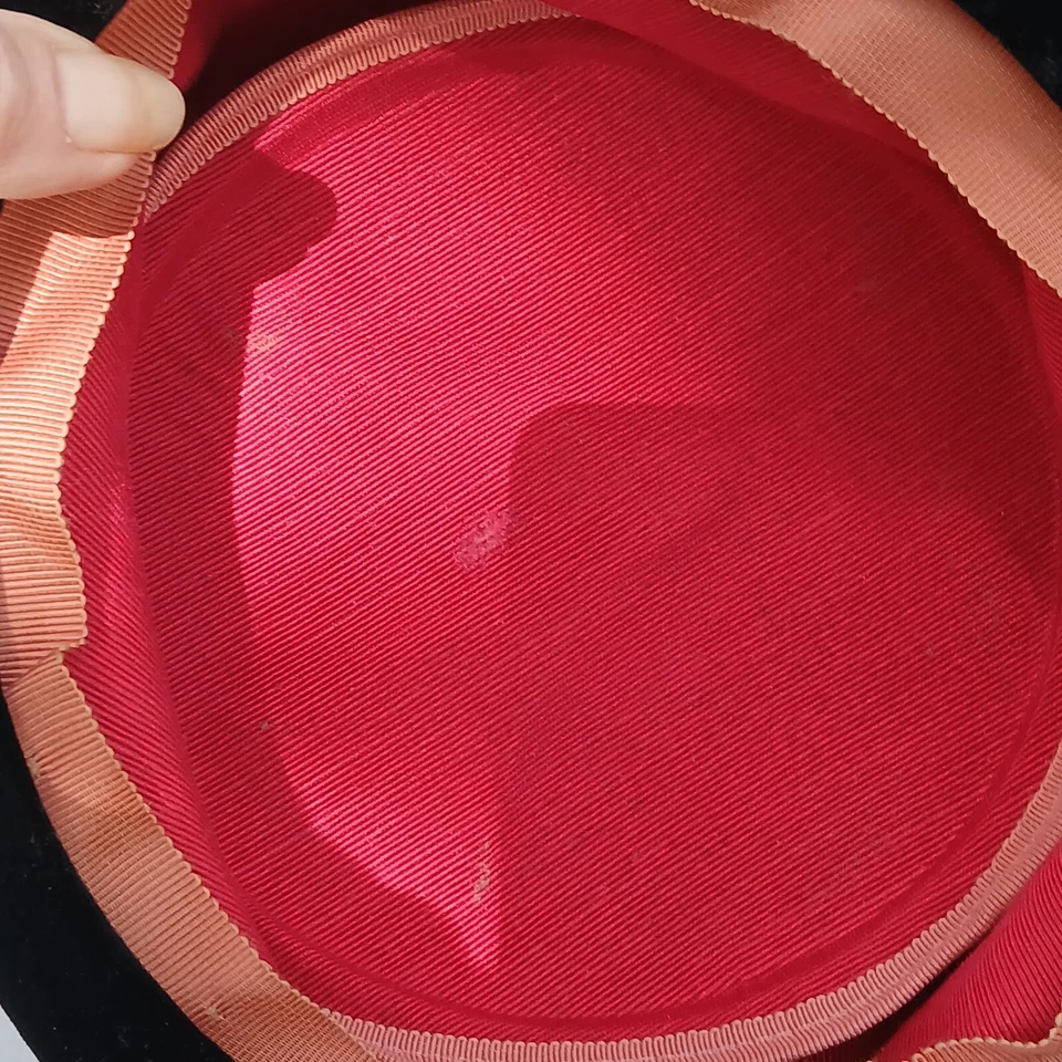 Sombrero de mujer vintage años 50 negro iglesia formal terciopelo red arco EE. UU. Whimsigoth. Foto 3 de 4