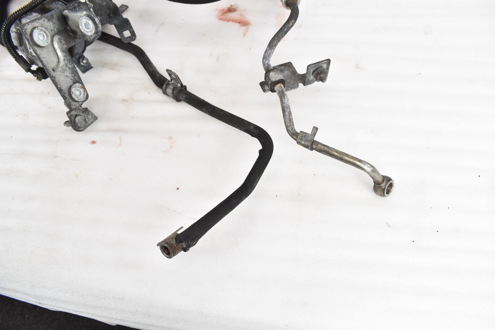 🚀 2014-17 MASERATI GHIBLI ENGINE OIL COOLER AUXILIARY PUMP SET 670005347
