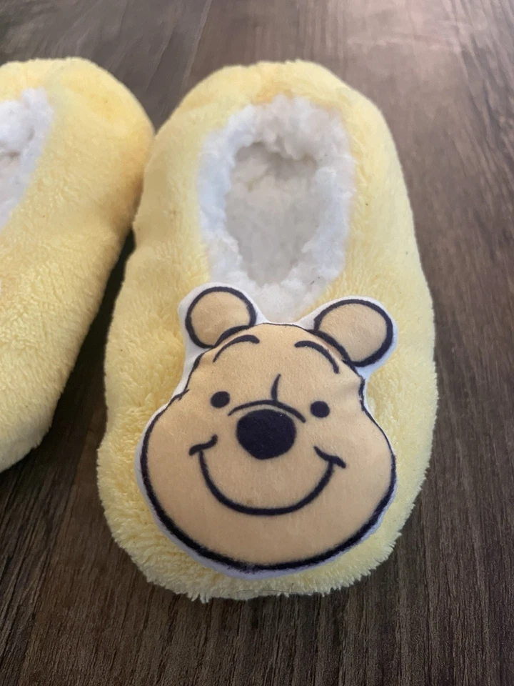 Disney Bebés Niños Niñas Lindas Winnie The Pooh Acogedoras Zapatillas de Piel Sintética Amarillas 2T-3T Foto 3 de 4