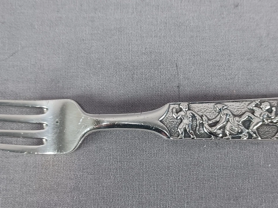 Garfo infantil vintage David Andersen Noruega 830 prata repousse berçário rima - Imagem 3 de 4