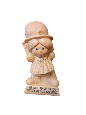 1970 W & R Berries Co's Figurine ''Be nice to me or you won't get no goodies'' 