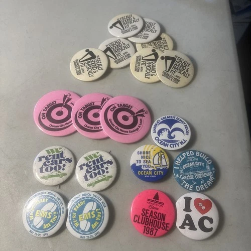 VTG BUTTON - lot of 19