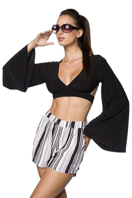 Sexy Micro Crop Top schwarz Ausschnitt vorne hinten Glockenärmel Clubwear Disco