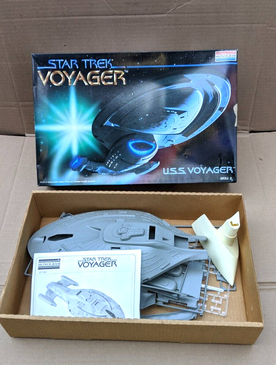 Monogram Star Trek Voyager U.S.S. Voyager Model Kit 3604 eBay