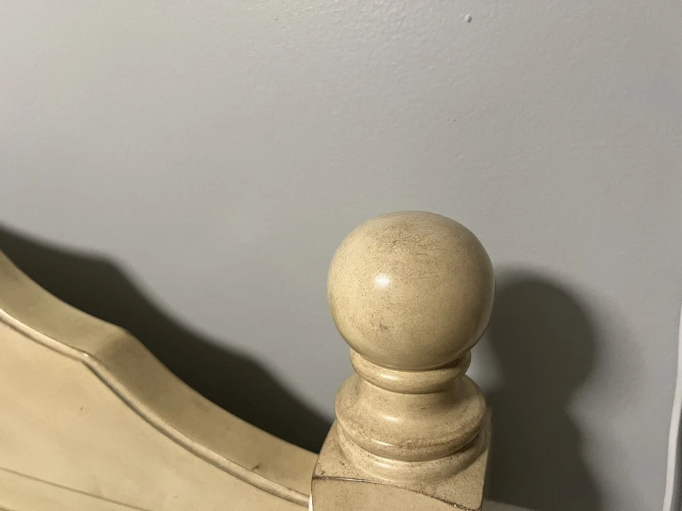 bed frame queen & dresser  - Изображение 3 из 4