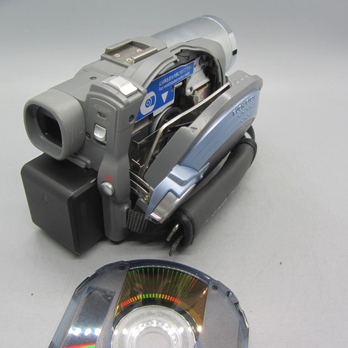 Hitachi DVDCAM DZ-MV550E Handheld Mini DVD Camcorder Silver Tested - Picture 6 of 11
