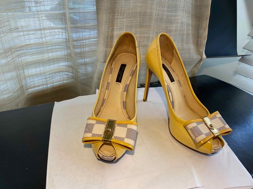 LOUIS VUITTON LIGHT YELLOW PATENT 