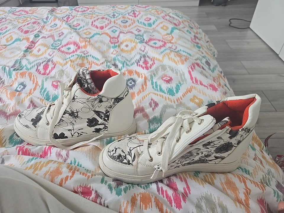 Primark black and white floral white high top trainers size 7 - Image 4 of 4