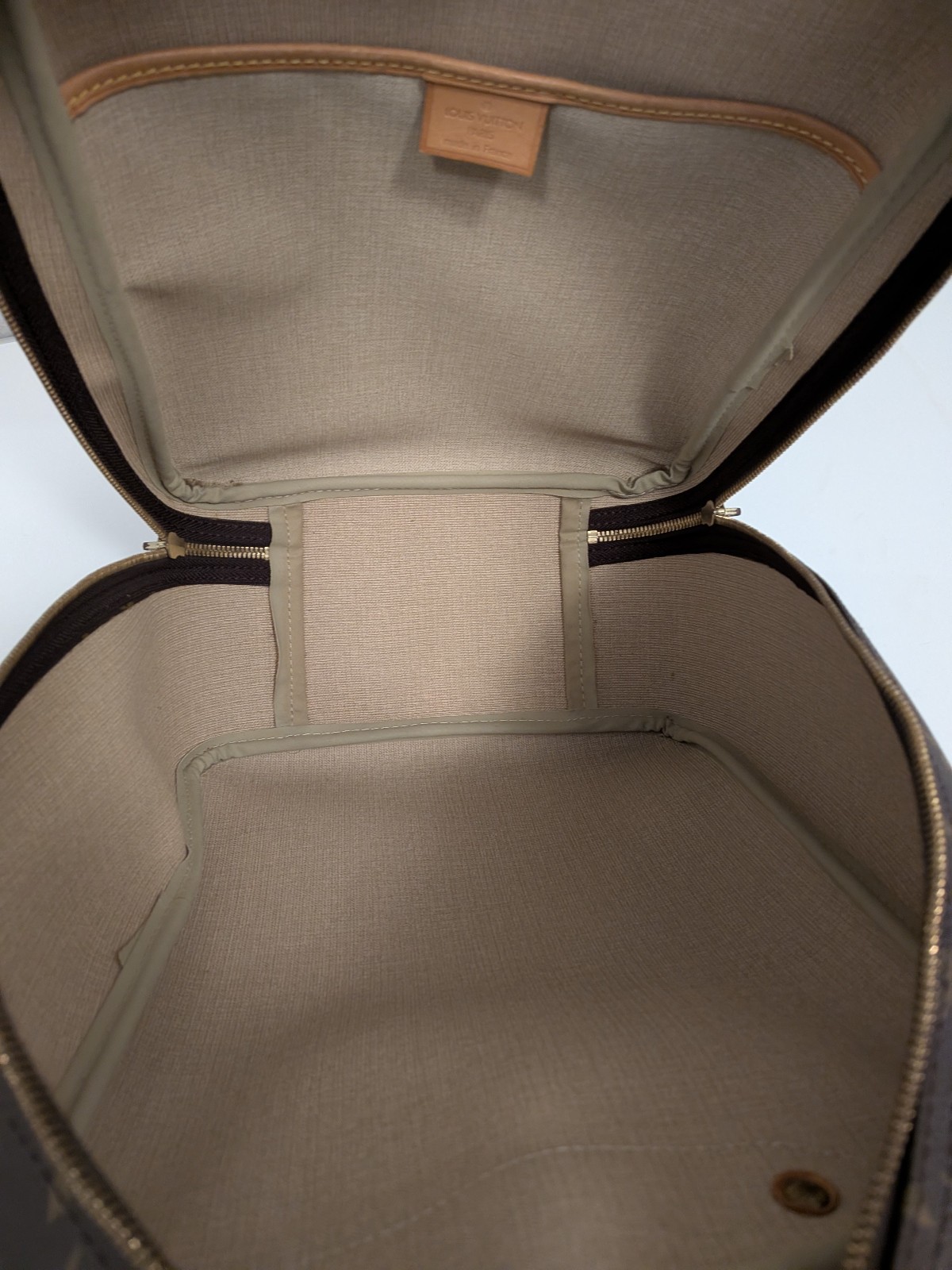 Authentic LOUIS VUITTON Excursion Handbag M41450 … - image 21