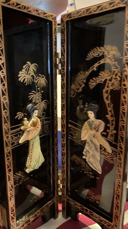 Jade And Black Lacquer Japanese Mini Partition With Hand Carved Geisha