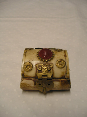 VINTAGE GENUINE CAMEL BONE MINIATURE JEWELRY BOX
