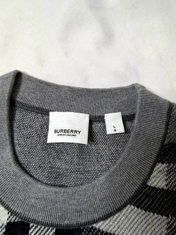 Suéter Burberry Jacquard de Lana a Cuadros y Rayas en Gris Talla L Foto 2 de 4