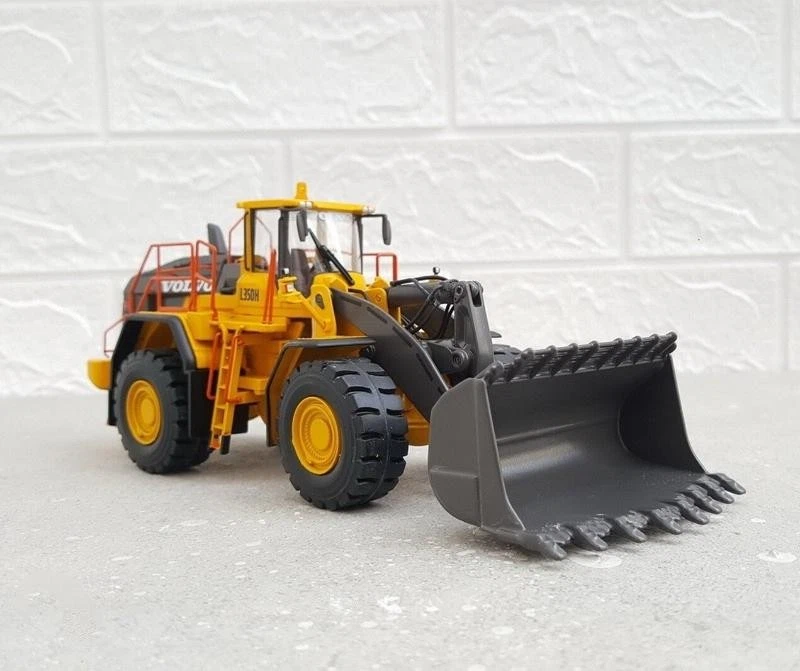 Toy Collection 1/50 Scale Diecast Model Motorart Car Volvo L350H Wheel Loader - Image 2 of 4