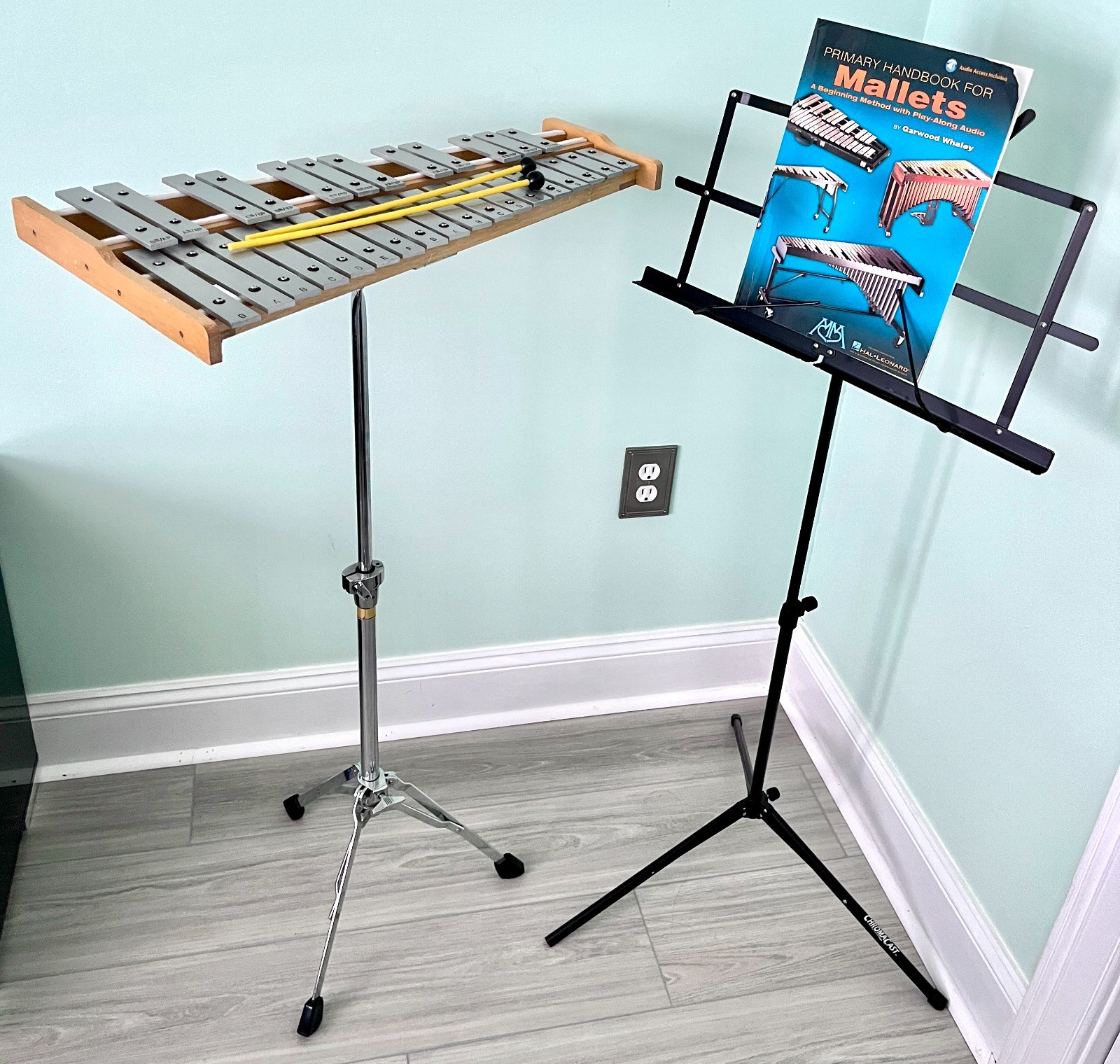 PEARL 30 Note Xylophone Bell Kit Metal + Beginner Instrument Book + Music Stands