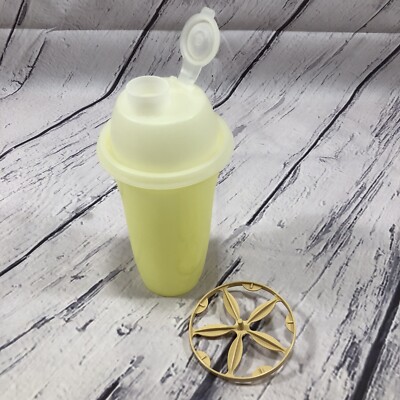 Vintage Tupperware Gravy Shaker Quick Mix Yellow 2 Cups Flip Top Lid/Seal 844  