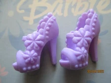 BARBIE DOLL / PAIR OF SHOES: BOOTS, PUMPS ....... (138)