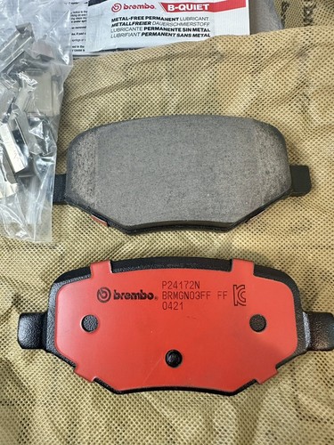 Disc Brake Pad Set-Premium NAO Ceramic OE Equivalent Pad Brembo P24172N - Picture 3 of 5