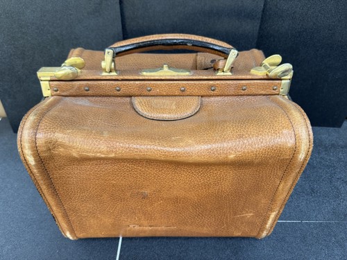 Pedro Munoz Spain leather locking doctors medicine bag rare excellent cond.