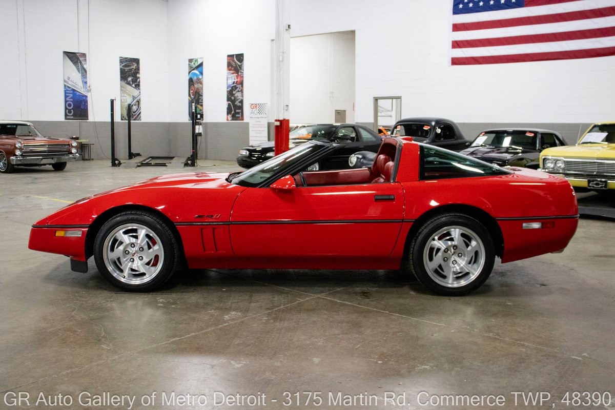 1990 Bright Red Chevrolet Corvette   | C4 Corvette Photo 4
