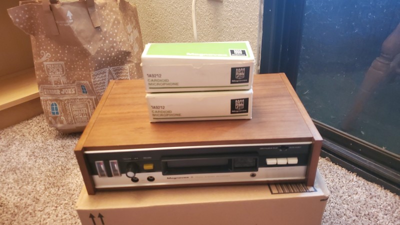 Vintage 1970s Magnavox Model 1K8870 8-Track Player & Recorder Woodgrain Tested 