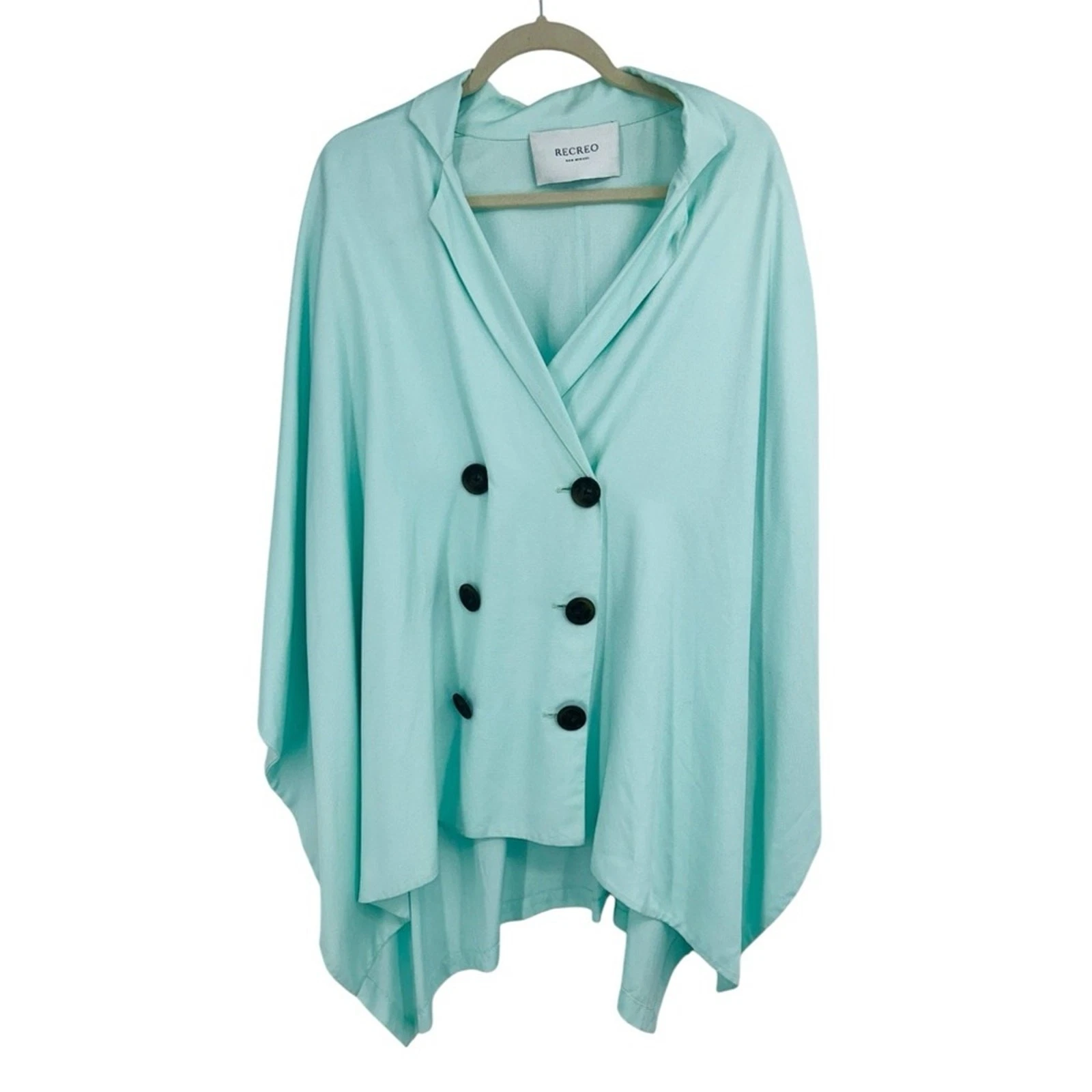 Recreo San Miguel mint green linen oversized button front lagenlook poncho cape
Opens in a new windo