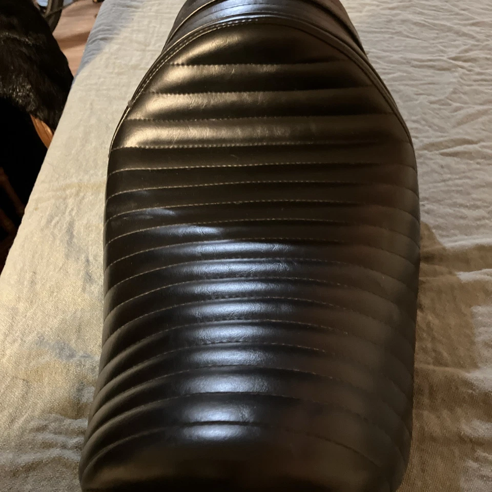 Asiento de espuma plisada Le Pera Stubs Café para motocicletas Harley Davidson Dyna Foto 2 de 4