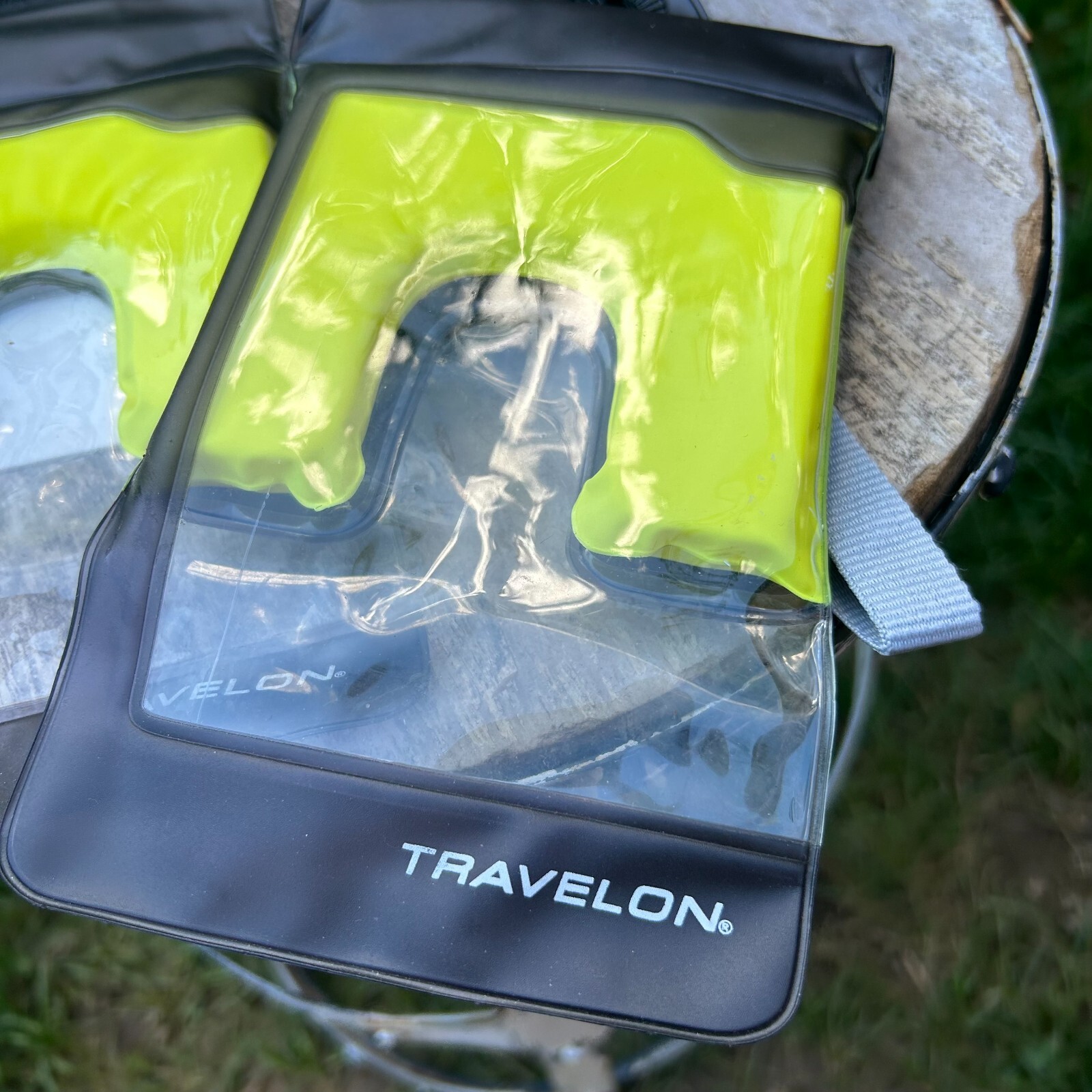 Set 2 NEW Travelon Phone Case Self Seal Closure Air Tight Touchscreen