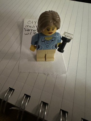 Lego Minifigur City weiblich blaue Jacke und hellbraune Hose cty0262