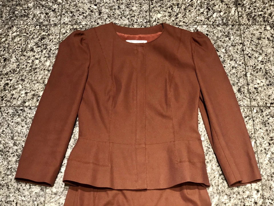 Traje Falda Marrón Oscar de la Renta Foto 3 de 4