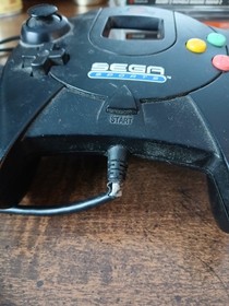 SEGA DREAMCAST LOT OF 9 GAMES DISCS SCRATCHED INCOMPLETE 3 CONTROLLERS UNTESTED