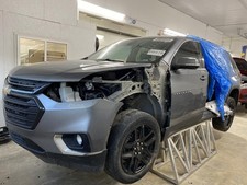 Used Right Headlight Assembly fits: 2021 Chevrolet Traverse HID opt T4F Right Gr