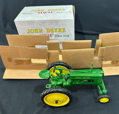 NOS Ertl John Deere HWH Tractor Two-Cylinder Expo IX 1999 #16006A 1/16 Scale