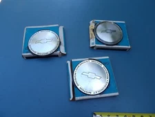 CHEVROLET 1971 IMPALA WHEEL CENTER CAP EMBLEM INSERT SET OF 3 NOS GM TRIM3939275