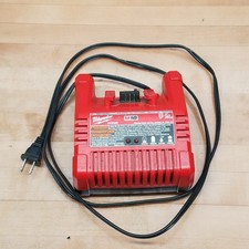 Milwaukee 48-59-1801 Battery charger, 120V, 2.1A, 60Hz - USED