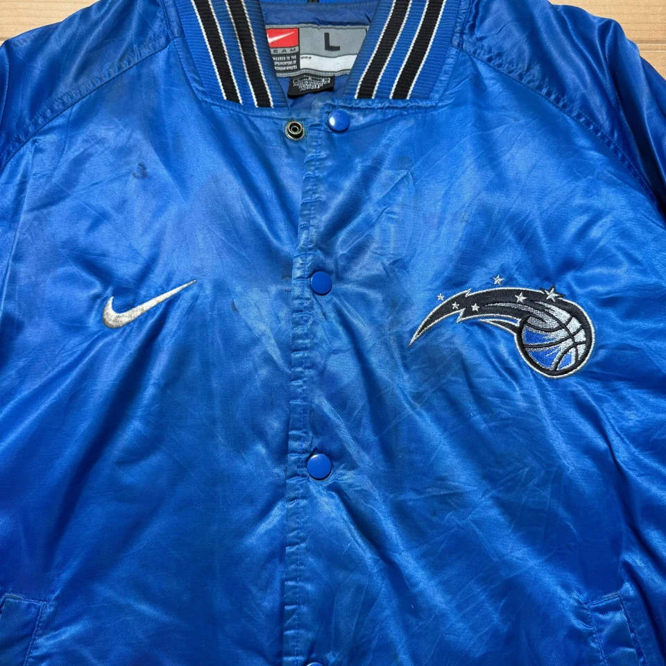 Chaqueta de Baloncesto Bombardero Satinado NBA Nike Team Orlando Magic Años 90 De Colección - Grande Foto 3 de 4
