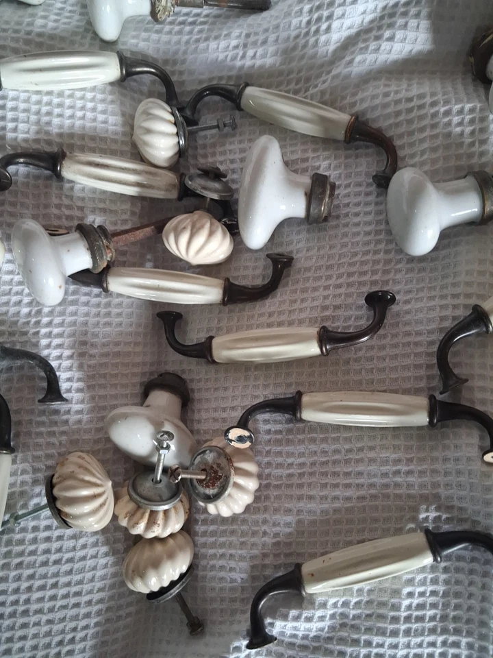 lot d anciennes poignées de porte en porcelaine Et Divers Envirob 50 Pièces.. - Photo 3/4