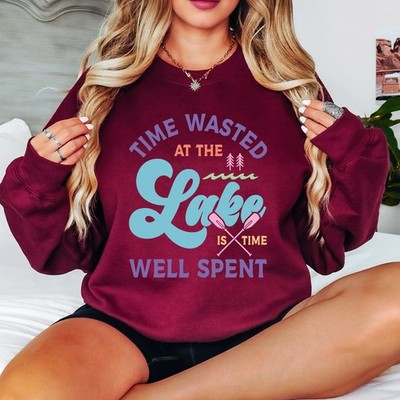 Time Wasted At The Lake Is Time Well Spent Seeleben Outdoor Damen Sweatshirt