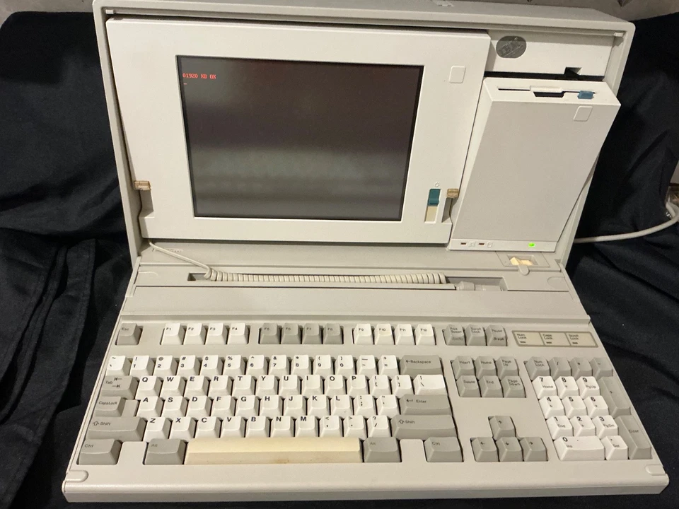 Computador IBM PS/2 modelo P70 386 “portátil” de 1989. - Imagem 2 de 4