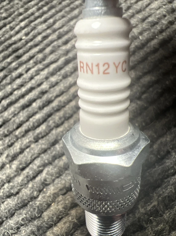 Свеча зажигания Champion P/N: 404 (RN12YC) медная плюс - Изображение 4 из 4