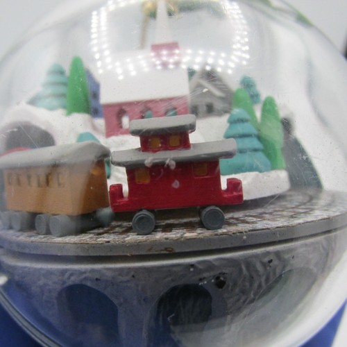De colección Hallmark Keepsake Ornamento Luz Y Movimiento 1985 Village Express Tren 3.5" - Imagen 2 de 6
